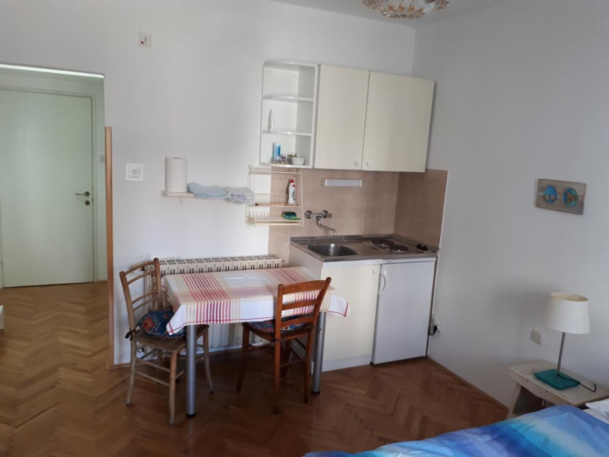 Apartments Lucija スタリー・グラード エクステリア 写真