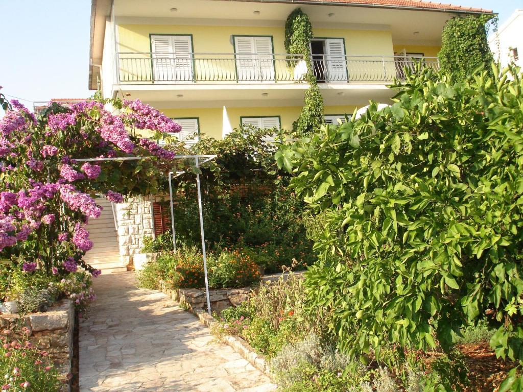 Apartments Lucija スタリー・グラード エクステリア 写真